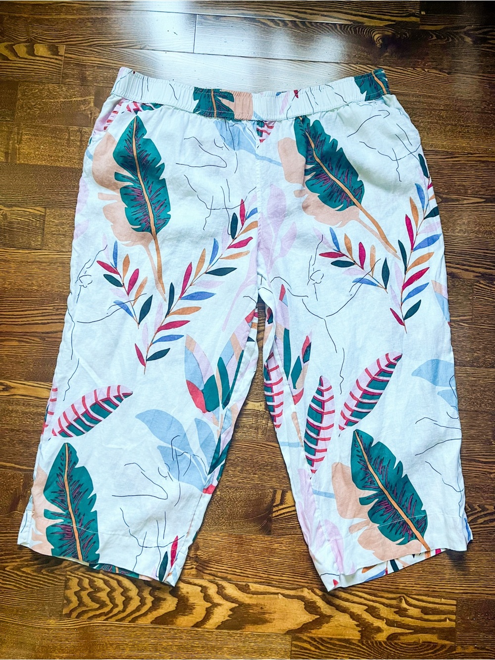 Tropical Leaf Print Linen Blend Capris - White with Teal & Coral Leaves